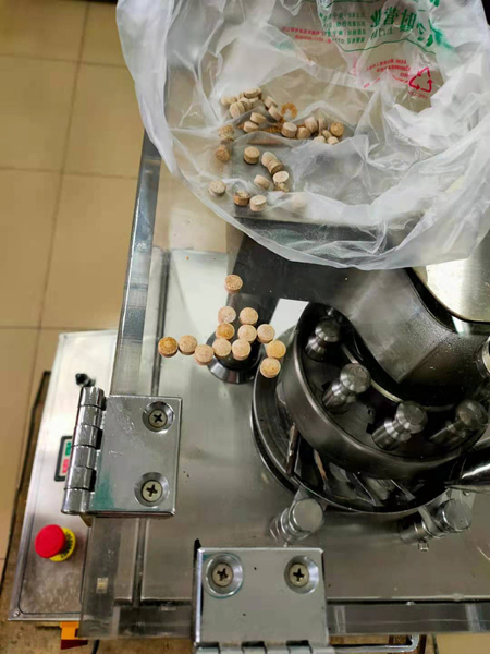 ZP-9壓片機(jī)2.jpg ZP-9壓片機(jī)2.jpg