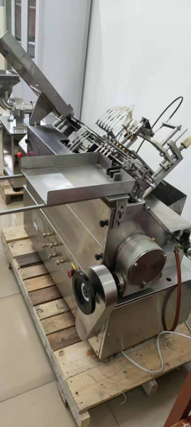 安瓿拉絲灌封機(jī)1.jpg 安瓿拉絲灌封機(jī)1.jpg