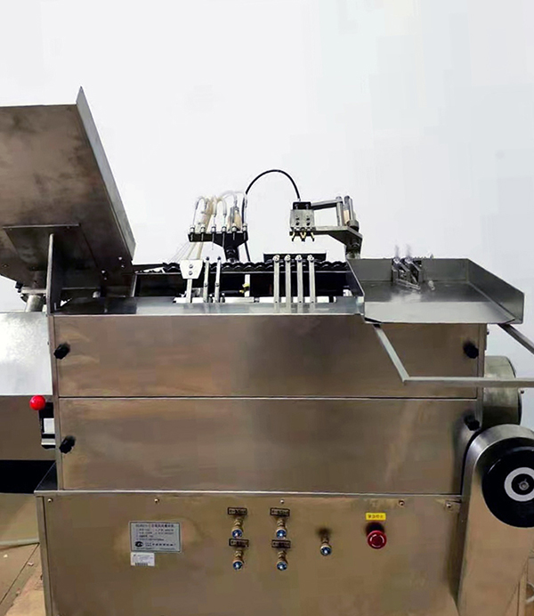 安瓿拉絲灌封機(jī)2.jpg 安瓿拉絲灌封機(jī)2.jpg